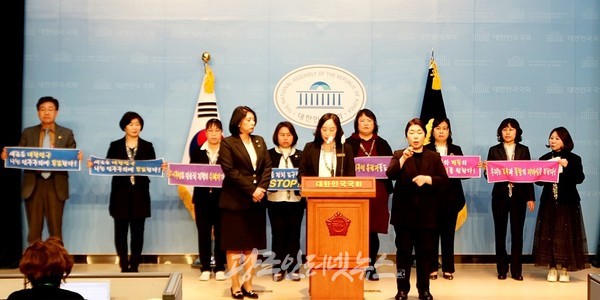 한국이주여성유권자연맹의 국회 기자회견 모습. (사진 제공 : 한국이주여성유권자연맹 광주지부)